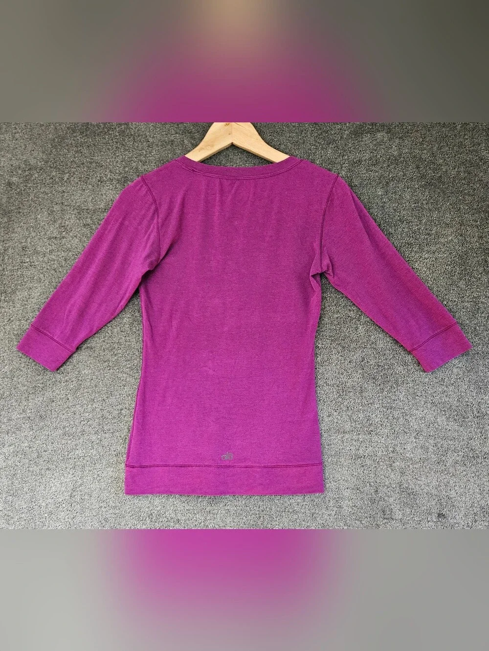 ALO Yoga Cool Fit 3/4 Sleeve Scoop Neck Activewear Shirt XS.